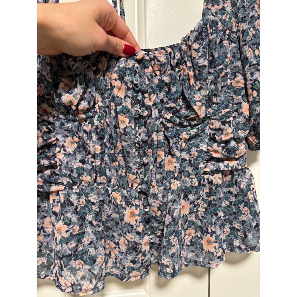 ASTR Floral Puff Sleeve Cropped Button Up Top M - Picture 3 of 8